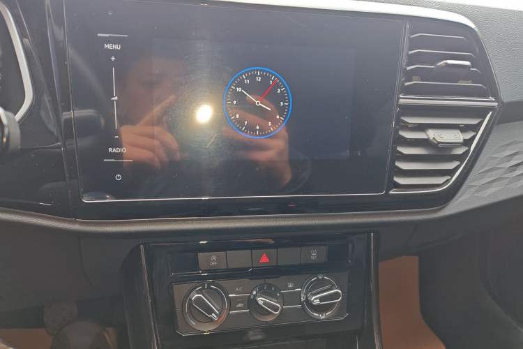 Used Jetta VS5 2022 280TSI Manual Advanced Pro Trim Audio And AC Panel