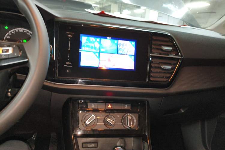 Used Jetta VS5 2022 280TSI Automatic Trendy Pro Version Audio And AC Panel