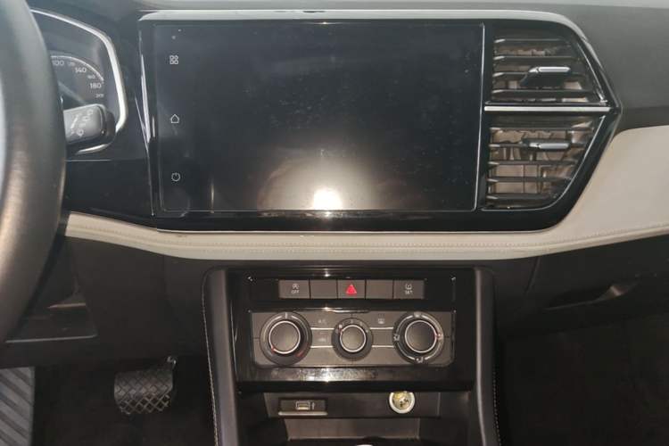 Used Jetta VS5 2022 280TSI Automatic Trend Edition Audio And AC Panel