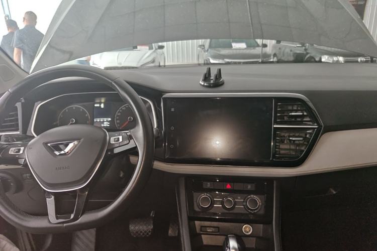 Used Jetta VS5 2022 280TSI Automatic Trend Edition Center Console