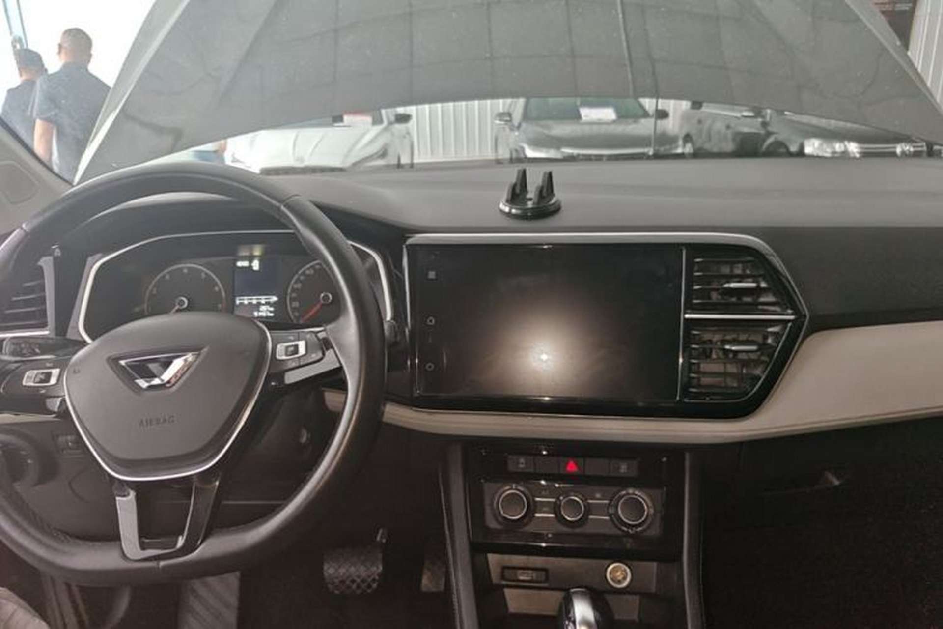 Used Jetta VS5 2022 280TSI Automatic Trend Edition Center Console