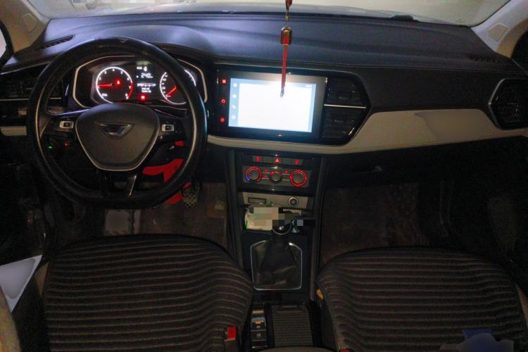 Used Jetta VS5 2022 280TSI Manual Advanced Trim Center Console