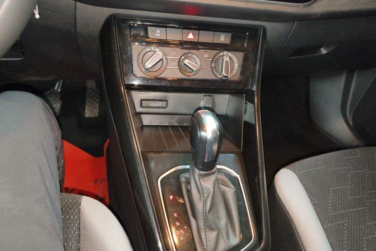 Used Jetta VS5 2022 280TSI Automatic Trendy Pro Version Gear Lever