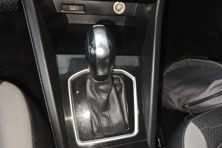 Used Jetta VS5 2022 280TSI Automatic Trend Edition Gear Lever