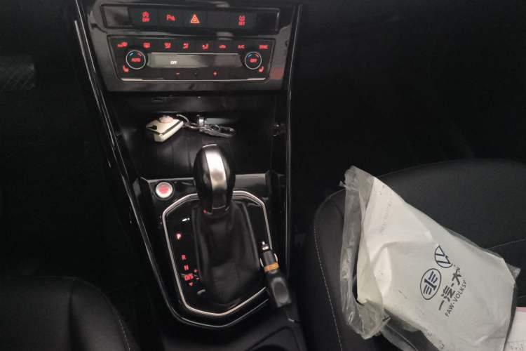 Used Jetta VS5 2022 280TSI Automatic Glory Pro Gear Lever