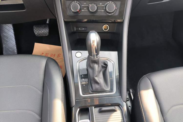 Used Jetta VS5 2022 280TSI Automatic Enjoyment Model Gear Lever