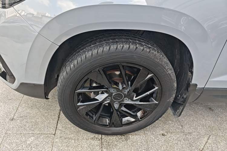 Used Jetta VS5 2022 280TSI Automatic High-Gloss Enjoyment Model Left Front Wheel Hub