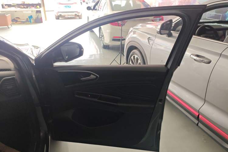 Used Jetta VS5 2022 280TSI Automatic Enjoyment Pro Trim Right Front Door Interior
