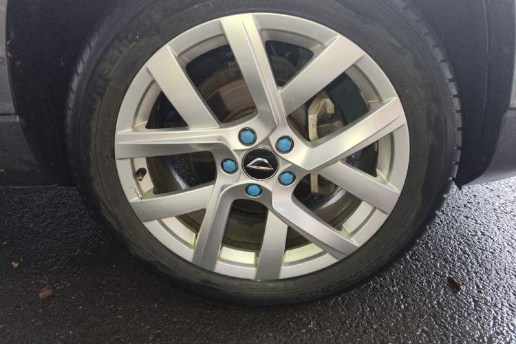 Used Jetta VS5 2022 280TSI Automatic Trendy Pro Version Right Front Wheel Hub