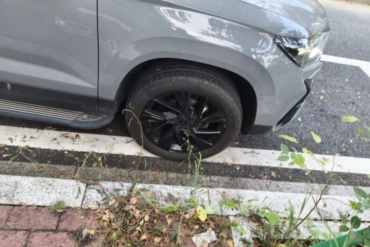 Used Jetta VS5 2022 280TSI Automatic High-Gloss Enjoyment Model Right Front Wheel Hub