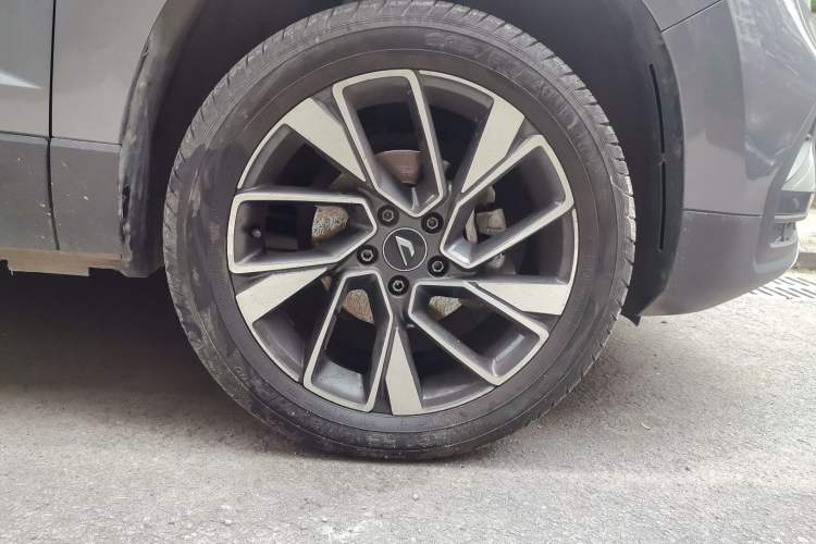 Used Jetta VS5 2022 280TSI Automatic Glory Pro Right Front Wheel Hub