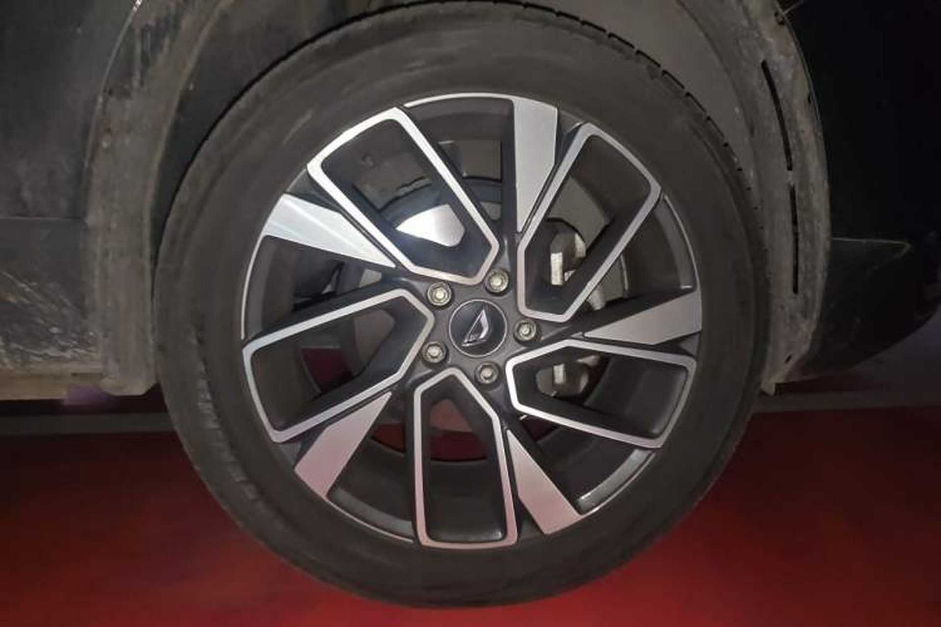 Used Jetta VS5 2022 280TSI Automatic Glory Edition Right Front Wheel Hub