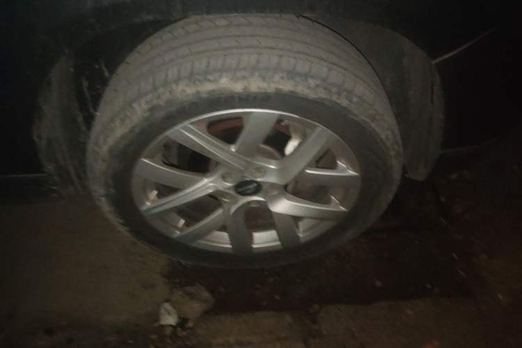 Used Jetta VS5 2022 280TSI Automatic Enjoyment Pro Trim Right Front Wheel Hub