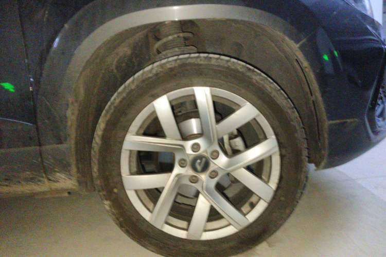 Used Jetta VS5 2022 280TSI Manual Advanced Trim Right Front Wheel Hub
