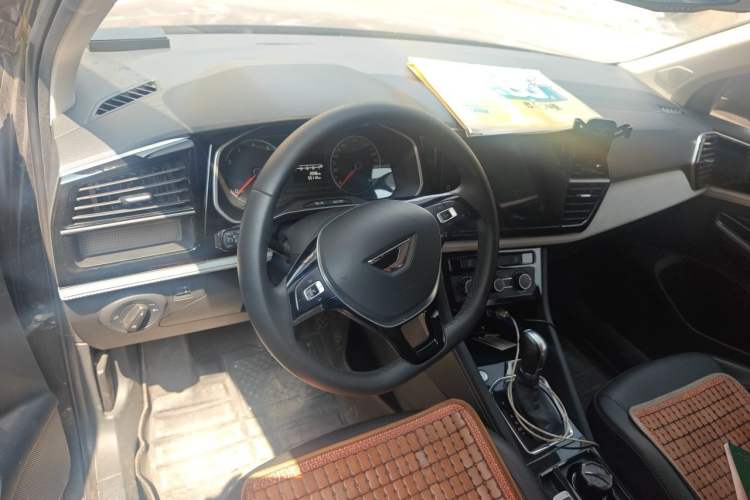 Used Jetta VS5 2022 280TSI Automatic Enjoyment Model Center Console