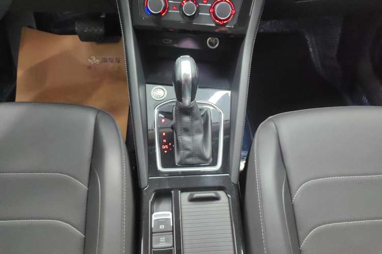 Used Jetta VS5 2022 280TSI Automatic Enjoyment Model Gear Lever