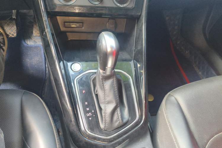 Used Jetta VS5 2022 280TSI Automatic Enjoyment Pro Trim Gear Lever
