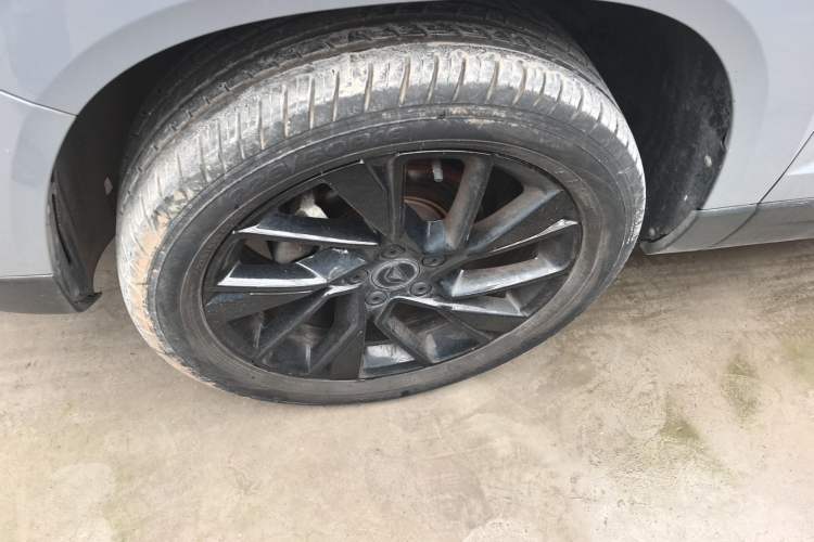 Used Jetta VS5 2022 280TSI Automatic High-Gloss Enjoyment Model Left Front Wheel Hub