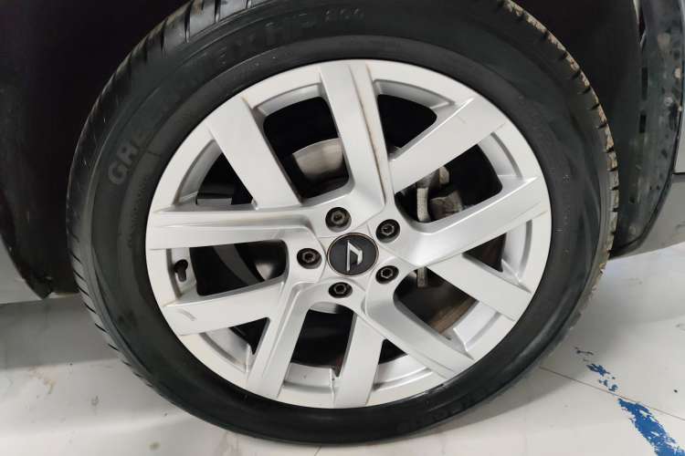 Used Jetta VS5 2022 280TSI Automatic Enjoyment Pro Trim Right Front Wheel Hub