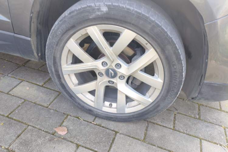 Used Jetta VS5 2022 280TSI Automatic Enjoyment Pro Trim Right Front Wheel Hub