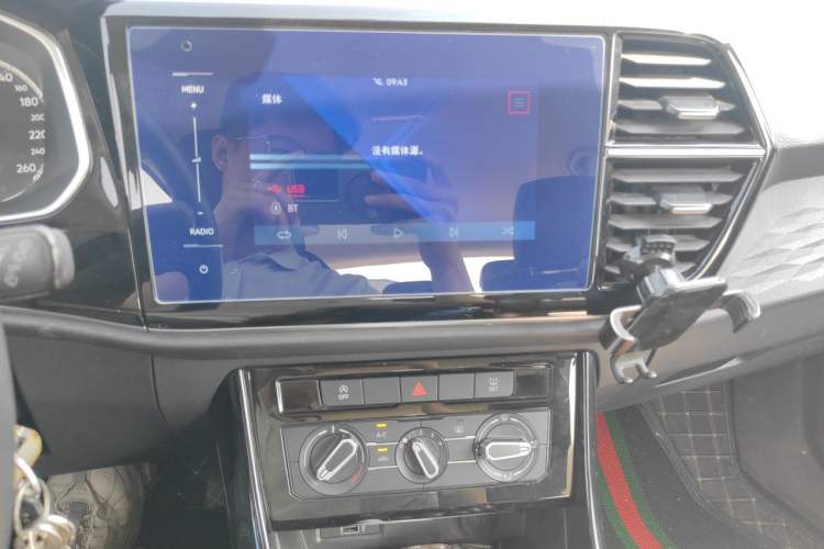 Used Jetta VS5 2022 280TSI Automatic Trendy Pro Version Audio And AC Panel