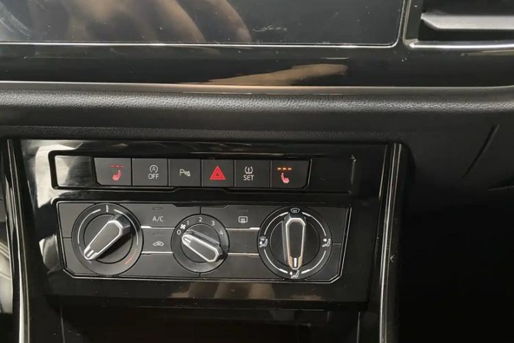 Used Jetta VS5 2022 280TSI Automatic Trendy Pro Version Audio And AC Panel