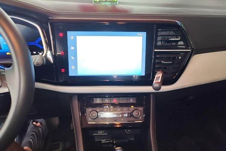 Used Jetta VS5 2022 280TSI Automatic Glory Edition Audio And AC Panel