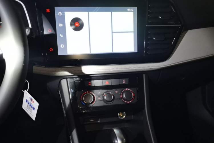 Used Jetta VS5 2022 280TSI Automatic Trendy Pro Version Audio And AC Panel