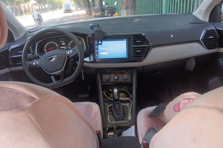 Used Jetta VS5 2022 280TSI Automatic Trend Edition Center Console