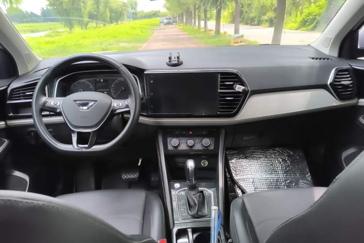 Used Jetta VS5 2022 280TSI Automatic Enjoyment Model Center Console