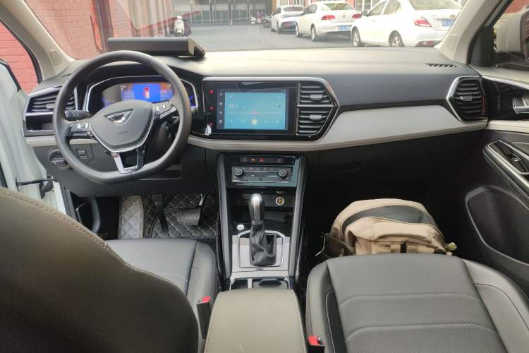 Used Jetta VS5 2022 280TSI Automatic Glory Edition Center Console