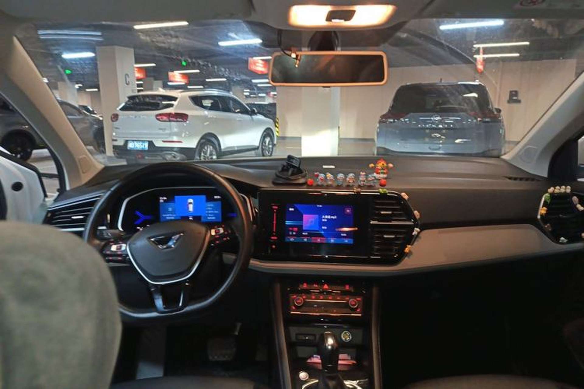 Used Jetta VS5 2022 280TSI Automatic Glory Edition Center Console