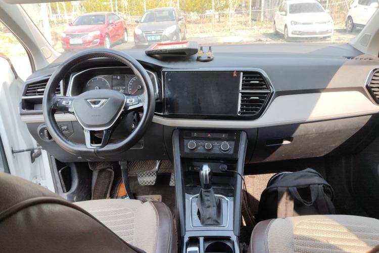 Used Jetta VS5 2022 280TSI Automatic Trend Edition Center Console