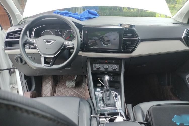 Used Jetta VS5 2022 280TSI Automatic Enjoyment Pro Trim Center Console