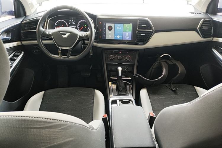Used Jetta VS5 2022 280TSI Automatic Trend Edition Center Console