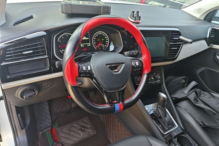 Used Jetta VS5 2022 280TSI Automatic Glory Edition Center Console
