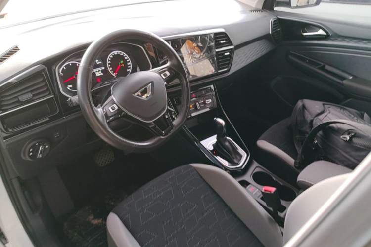 Used Jetta VS5 2022 280TSI Automatic Trendy Pro Version Center Console