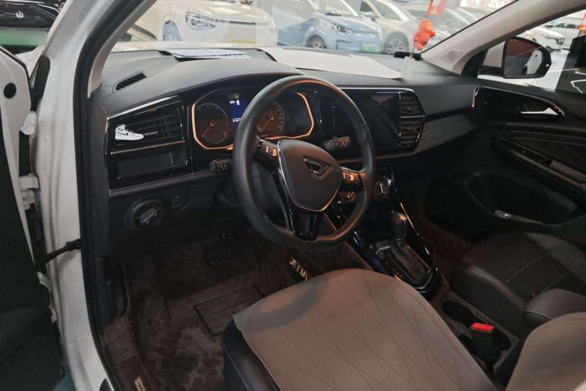 Used Jetta VS5 2022 280TSI Automatic Enjoyment Pro Trim Center Console