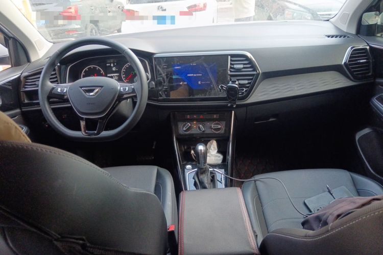 Used Jetta VS5 2022 280TSI Automatic Enjoyment Pro Trim Center Console