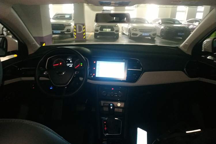 Used Jetta VS5 2022 280TSI Automatic Trend Edition Center Console