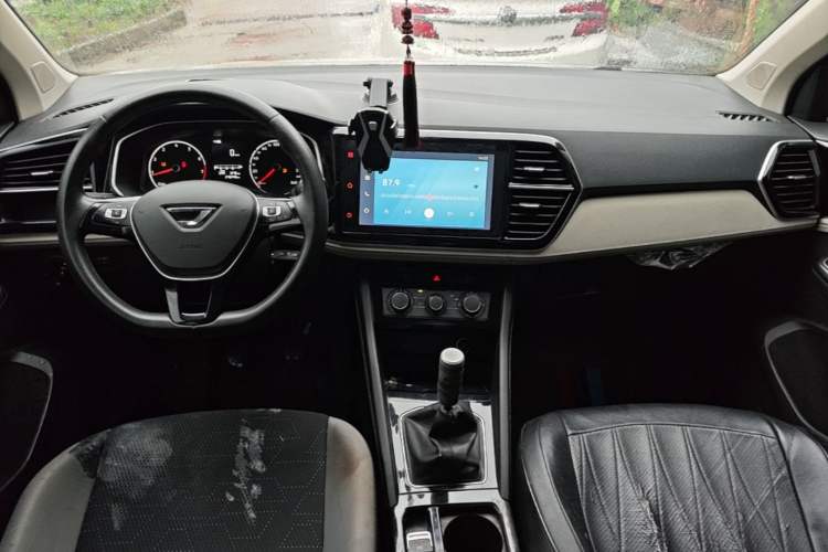 Used Jetta VS5 2022 280TSI Manual Advanced Trim Center Console