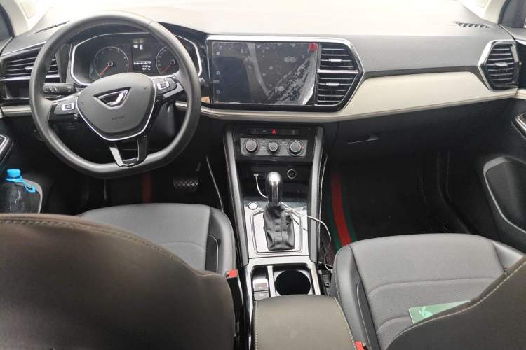 Used Jetta VS5 2022 280TSI Automatic Enjoyment Model Center Console
