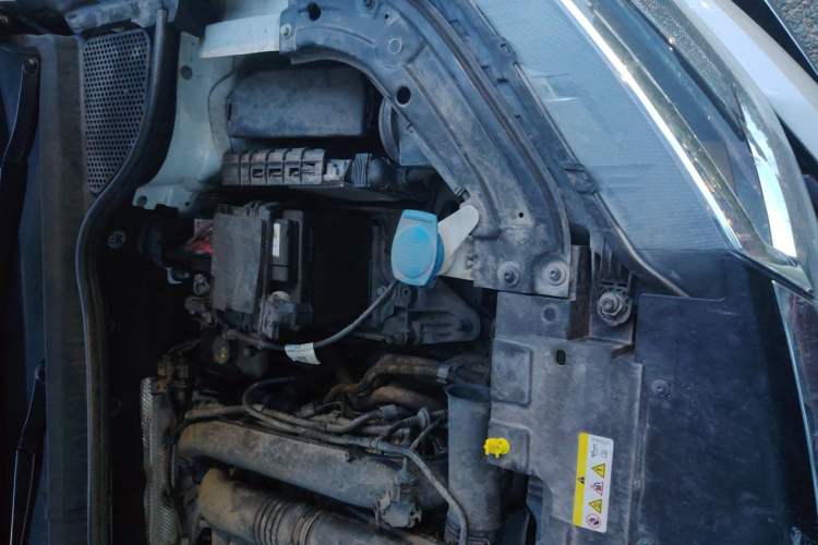 Used Jetta VS5 2022 280TSI Automatic Enjoyment Model Engine Bay Left