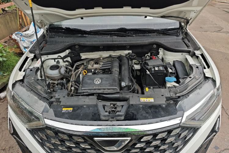 Used Jetta VS5 2022 280TSI Manual Advanced Trim Engine Bay