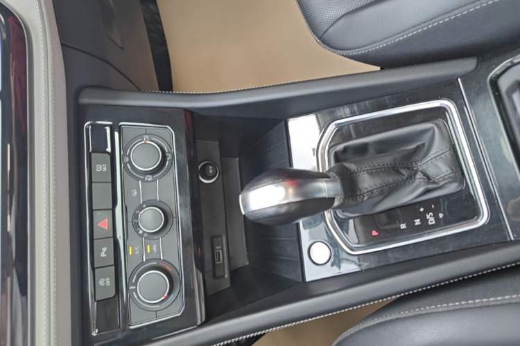 Used Jetta VS5 2022 280TSI Automatic Enjoyment Model Gear Lever
