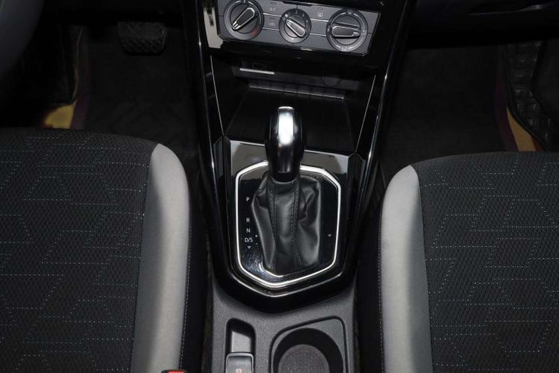 Used Jetta VS5 2022 280TSI Automatic Trendy Pro Version Gear Lever