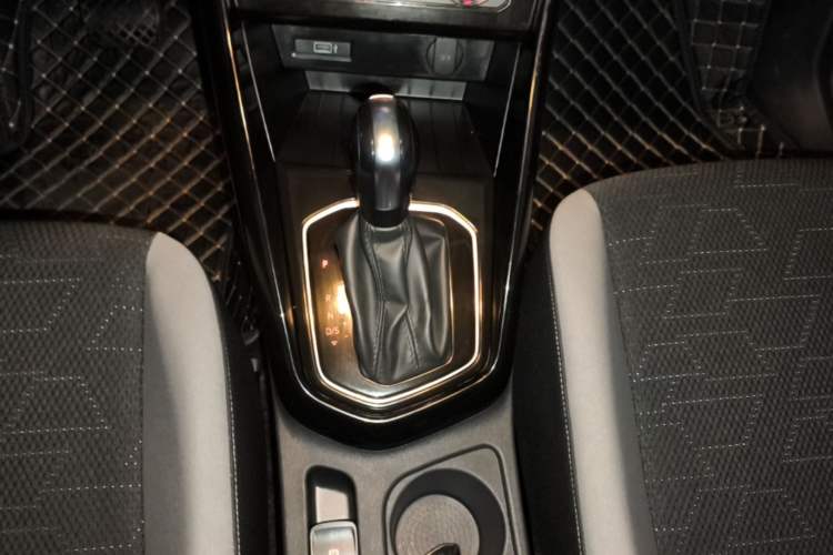 Used Jetta VS5 2022 280TSI Automatic Trendy Pro Version Gear Lever
