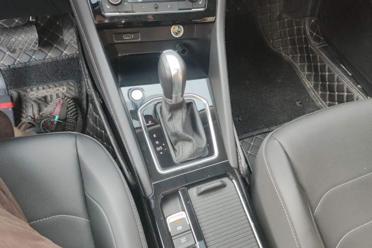 Used Jetta VS5 2022 280TSI Automatic Glory Edition Gear Lever