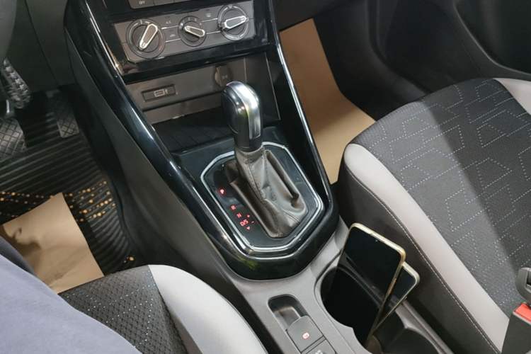 Used Jetta VS5 2022 280TSI Automatic Trendy Pro Version Gear Lever