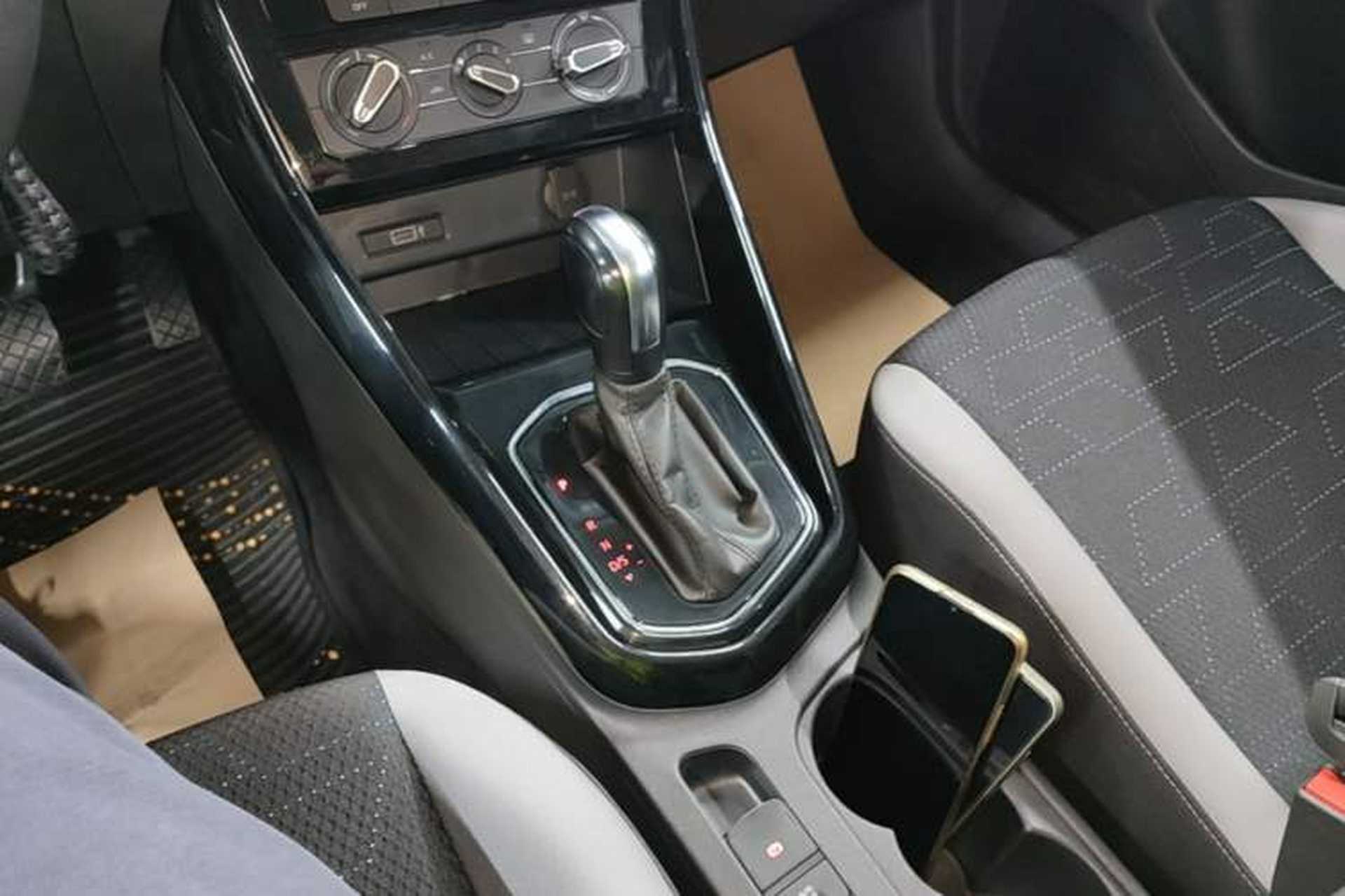 Used Jetta VS5 2022 280TSI Automatic Trendy Pro Version Gear Lever